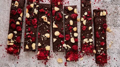 White chocolate and macadamia slice Recipe Slices recipes, Chocolate slice, Vanilla slice recipe