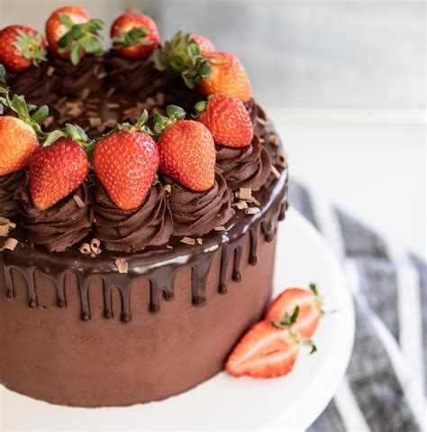 chocolate strawberry cake near me