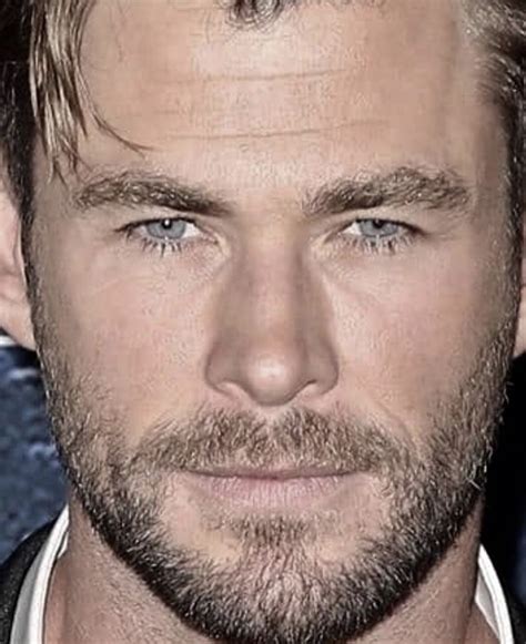 chris hemsworth eye color change