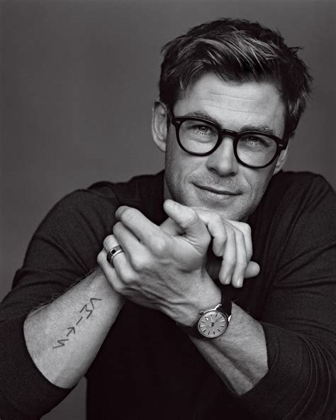 chris hemsworth with glasses