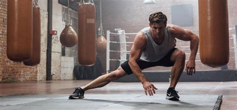 chris hemsworth working out