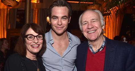 chris pine father mother