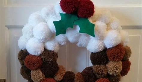 Christmas Pudding Pom Pom Wreath