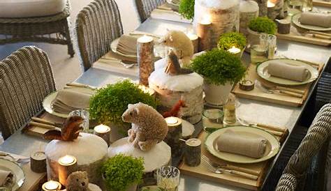Christmas Table Decorating Ideas 2021 A COZY ROUND CHRISTMAS TABLE Settings Holiday