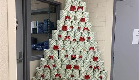 Christmass tree made out of toilet paper rolls. #toilet #paper #rolls #