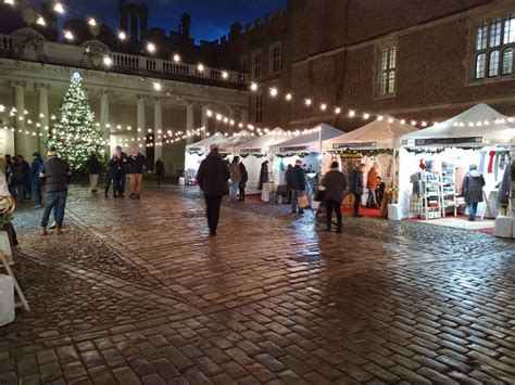 christmas market hampton court