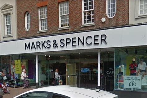 christmas opening times for marks and spencer