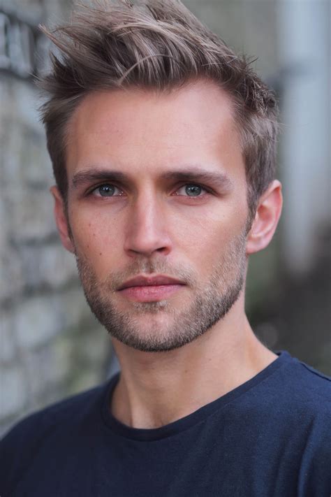 Christopher Hunter Biography