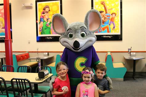 chuck e cheese 2025