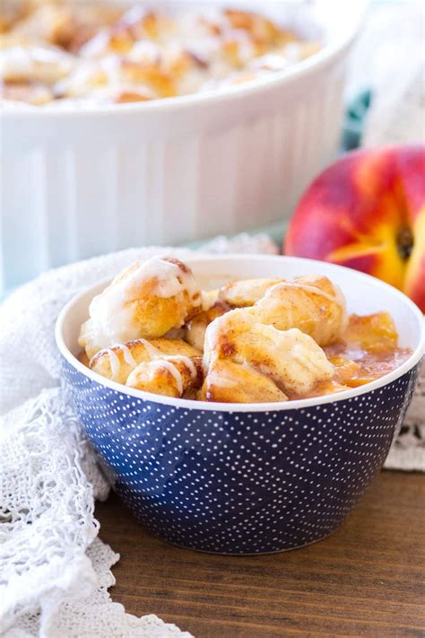CINNAMON ROLL PEACH COBBLER Recipe Peach cobbler, Cobbler recipes