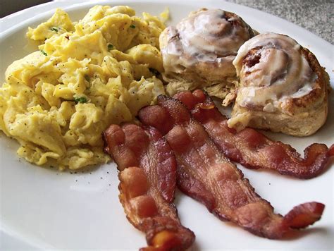 cinnamon roll with eggs and bacon