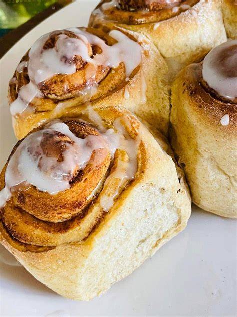 cinnamon rolls frosted