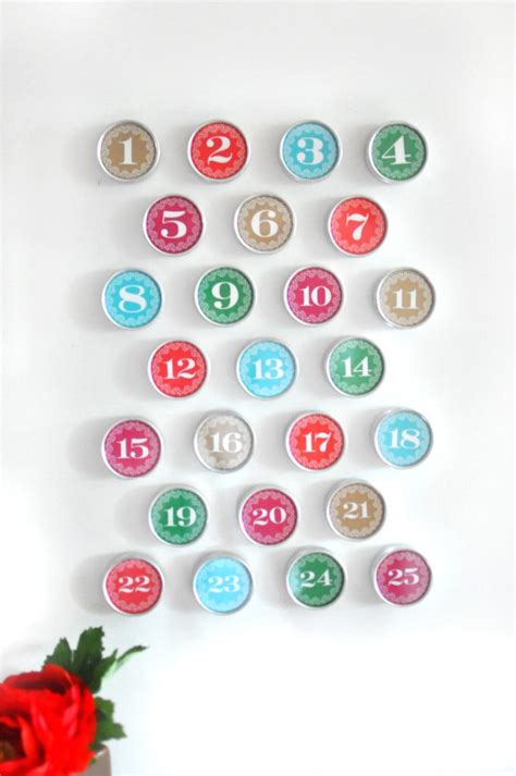 Free Vector Advent calendar with round shapes