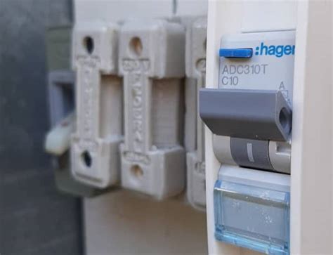 Circuit Breakers To Replace Fuses