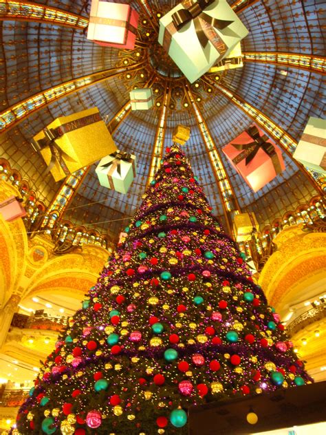 Pin by LifeWanders on Everything Paris! Christmas joy, Holiday decor