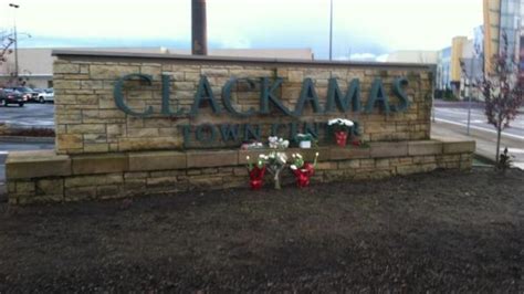 clackamas town center shooting today