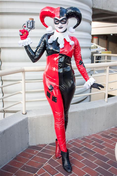 classic harley quinn suit