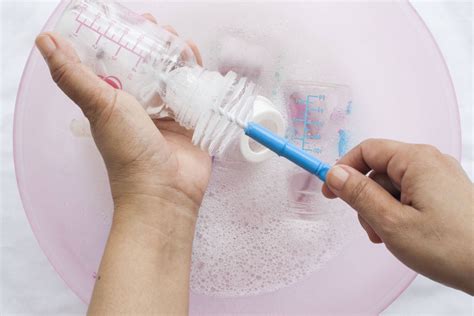 kenapa penting membersihkan gelas minum bayi dengan benar