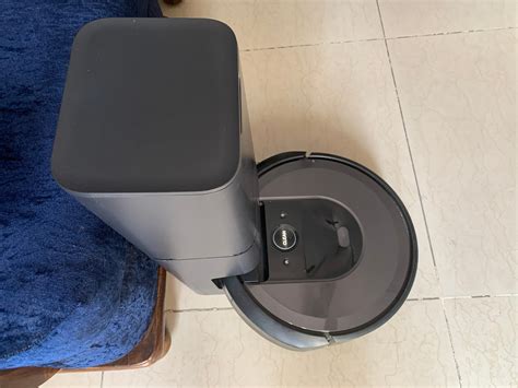 Clean Roomba Docking Station