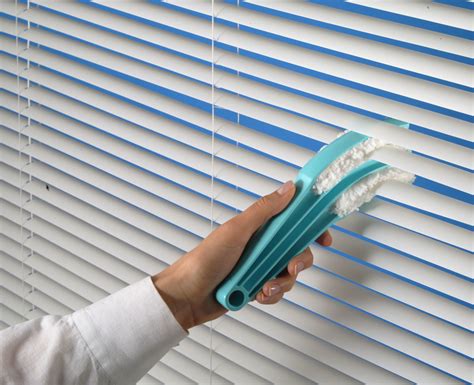 clean venetian blinds bathtub