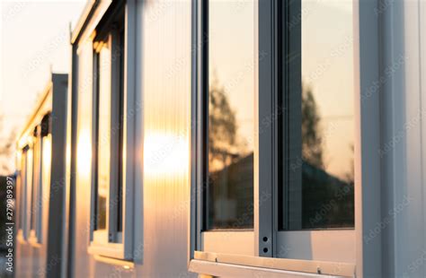 clean window reflection