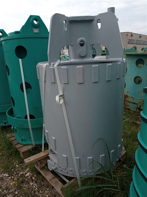 Cleaning Bucket Piling