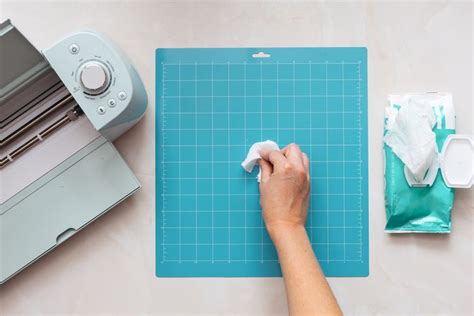 cleaning cricut roller