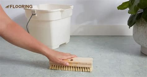 cleaning lino floors