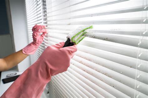 cleaning venetian blinds at home