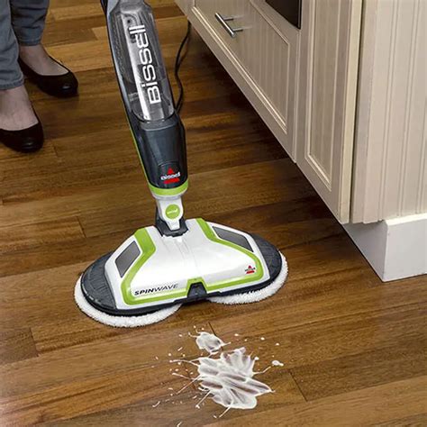 cleaning vinyl floors with steam mop