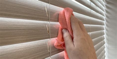 cleaning wooden venetian blinds