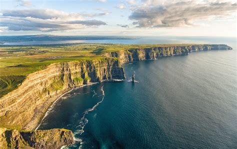 cliffs of moher are in what country