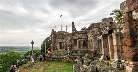 climbing phnom chisor