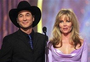 clint black lisa hartman net worth