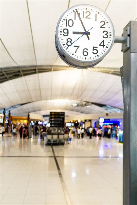 clock airport