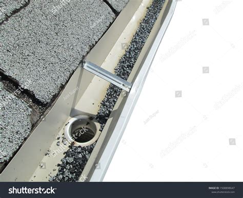 clogged-gutter-debris