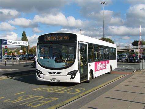 coach from leeds to manchester airport