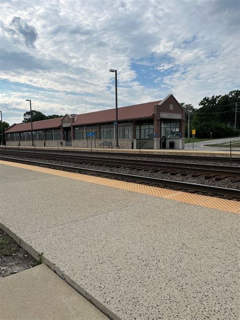 coach station in downers grove