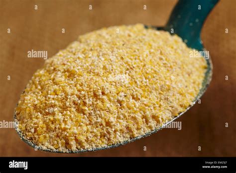 coarse ground cornmeal for polenta