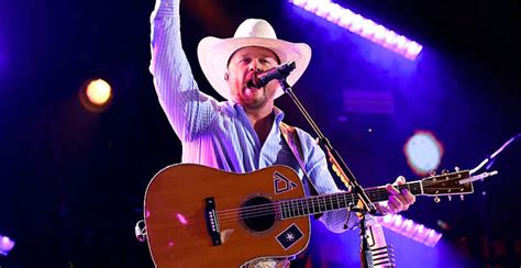 Cody Johnson volunteering at a charity event