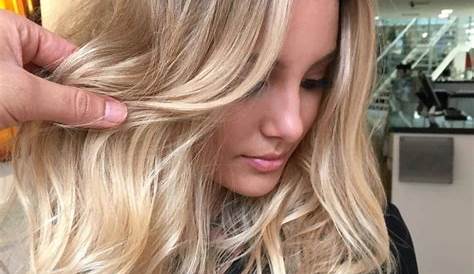 Coiffure Femme Balayage Blond Idée Californien, Débardeur Blanc