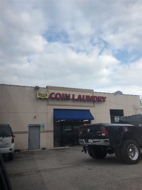 coin laundry aurora