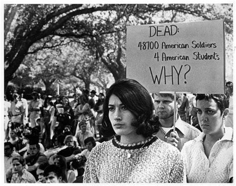 college students protest vietnam war