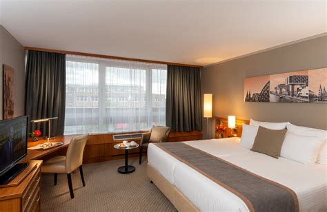 cologne airport hotel