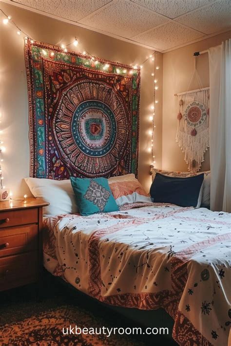 Color and lighting for uni bedroom