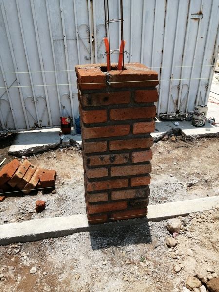 Columnas De Tabique Rojo