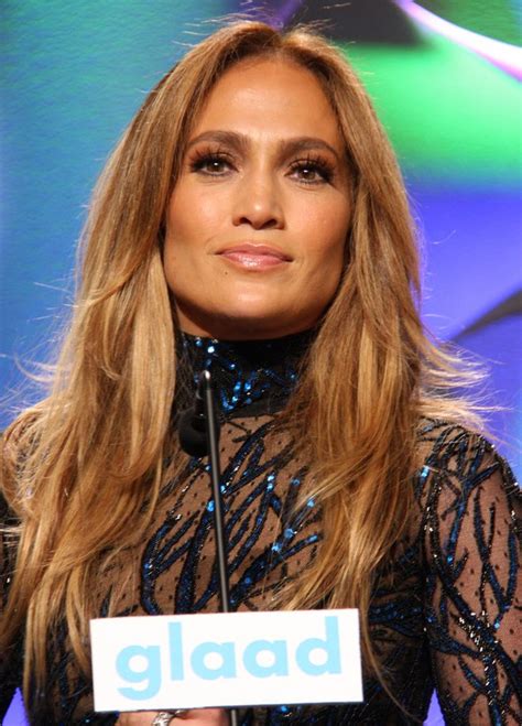 combien mesure jennifer lopez