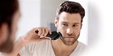 come farsi la barba con il rasoio elettrico