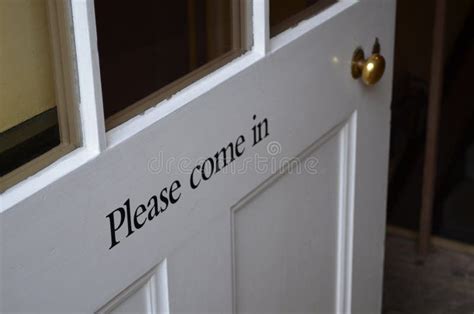 come in door sign