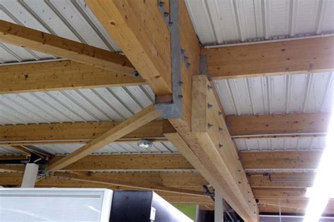 Renforcement des poutres existantes en bois par la structure métallique